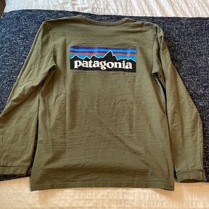 Women’s Patagonia long sleeve shirt
